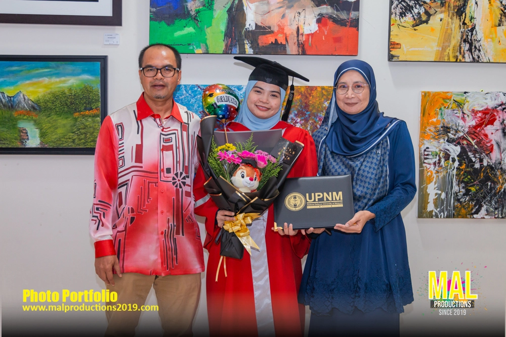 Gaduation Convocation PWTC Family Portfolio MAL 2019 -5.webp
